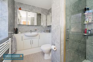 En-Suite- click for photo gallery